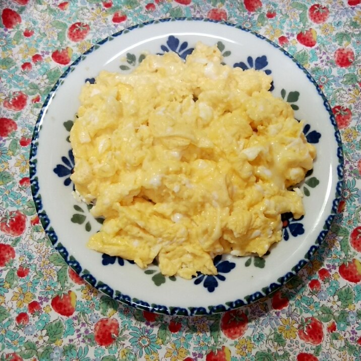 スライスチーズ入りスクランブルエッグ レシピ 作り方 By Mamacream 楽天レシピ スライスチーズ入りスクランブルエッグ レシピ 作り方 By Mamacream 楽天レシピ